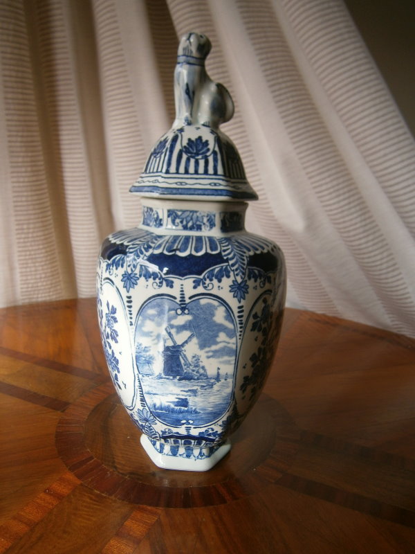 Большая голландская ваза с крышкой Delft 