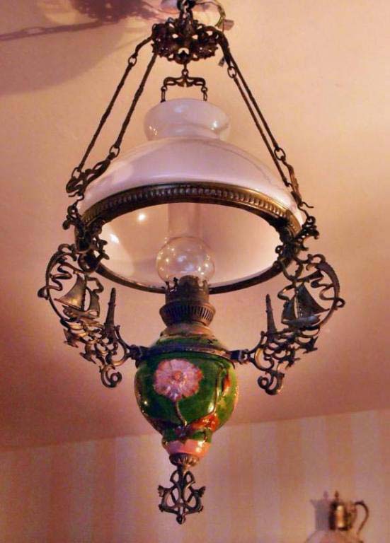 антикварная керосиновая лампа