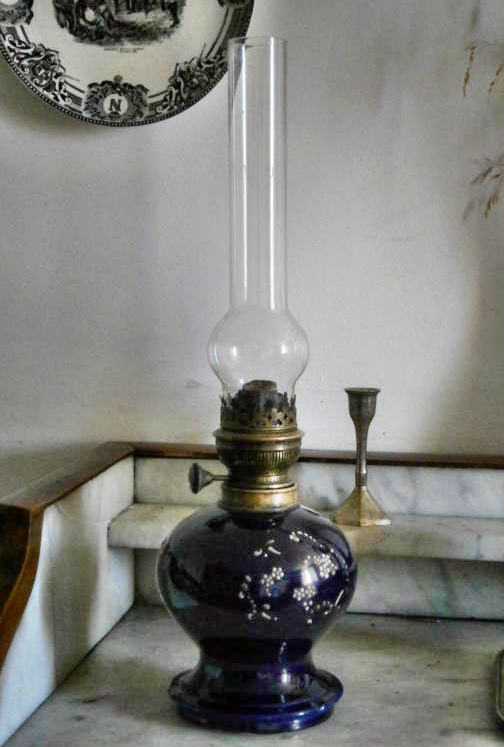 антикварная французская фарфоровая  керосиновая лампа