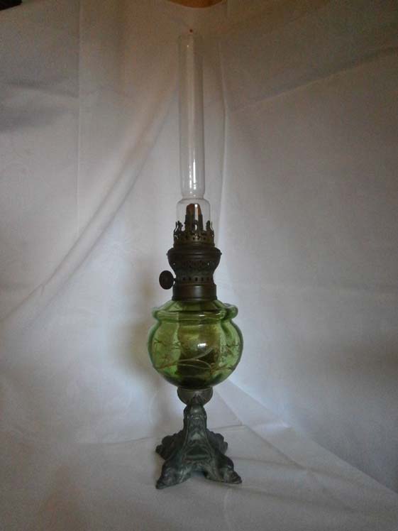 Старинная коллекционная настольная керосиновая лампа