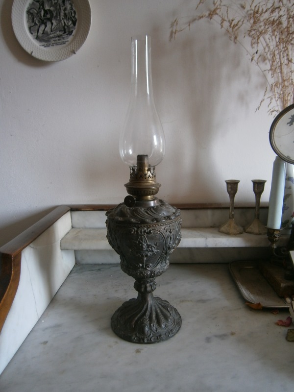Антикварная французская керосиновая лампа