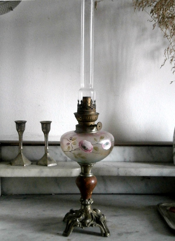 Старинная французская керосиновая лампа