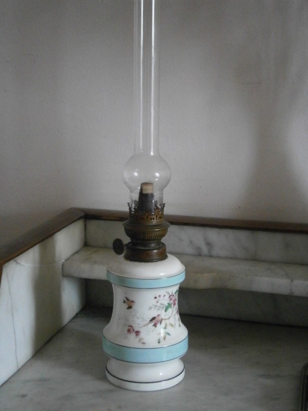 Коллекционная фарфоровая керосиновая лампа