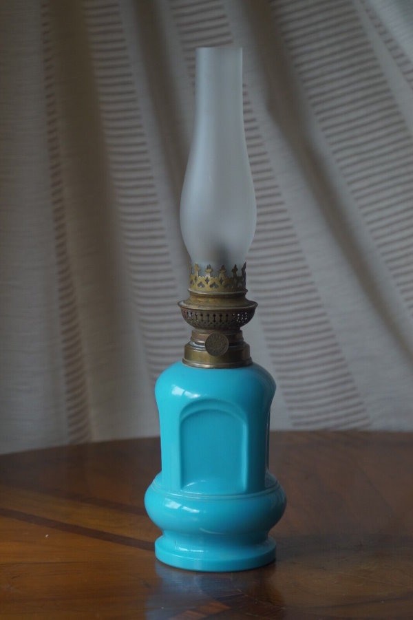 Антикварная французская керосиновая лампа