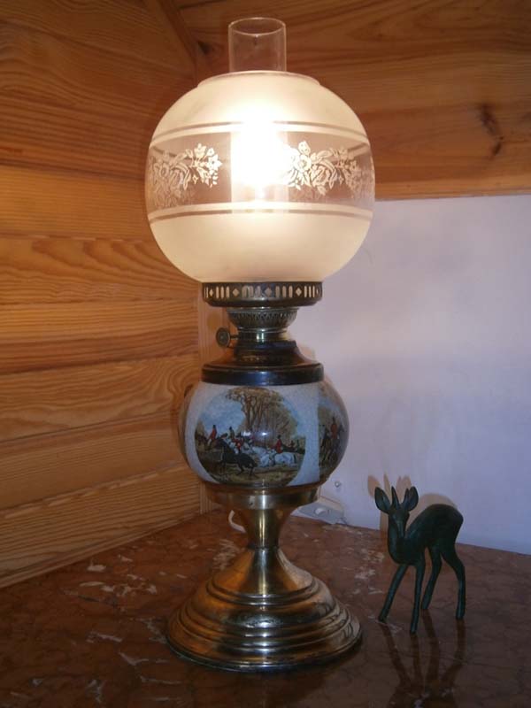 Старинная английская настольная фаянсовая лампа. Охота