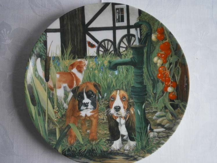 Коллекционная настенная фарфоровая тарелка Собаки