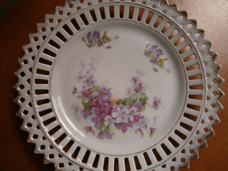 Старинная настенная французская фарфоровая тарелка Цветы