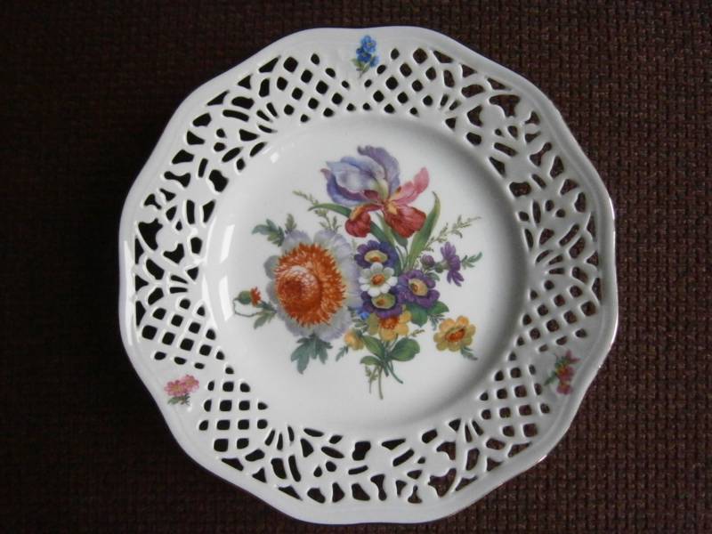 Фарфоровая настенная французская тарелка цветы