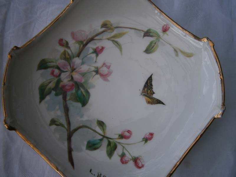 Старинная настенная французская фарфоровая тарелка Цветы