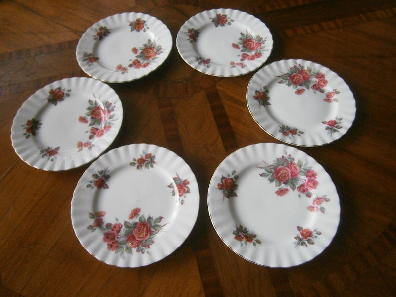 Английские десертные фарфоровые тарелочки Royal Albert