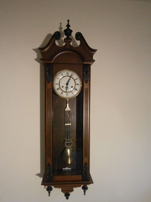 Настенные часы германия. Часы настенные Franz Hermle. Гиревые часы Хермле 241-840. Часы Franz Hermle настенные 2005.